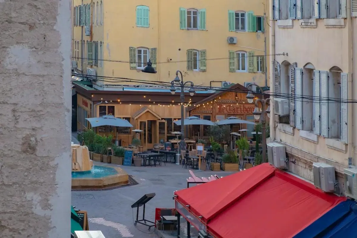 *Appartement Climatise Au Coeur Du Vieux Port* location